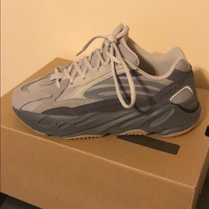 Yeezy boost 700 vs size 5.5